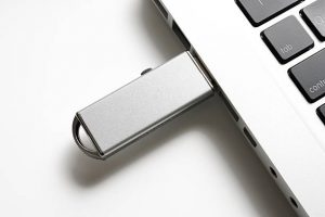 How Long Will Data Last On a Flash Drive?